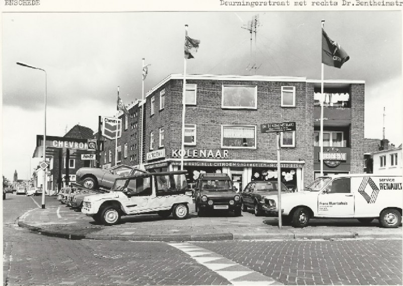 Deurningerstraat 28 Garage Kolenaar. Rechts de Dr. Benthemstraat en vroeger Binnenweg. 2-4-1980.jpg