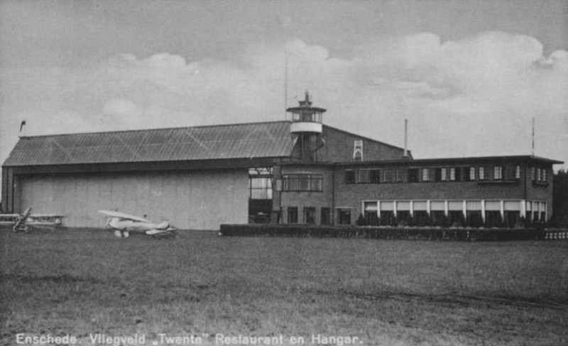 vliegveld Twente hangar.jpg
