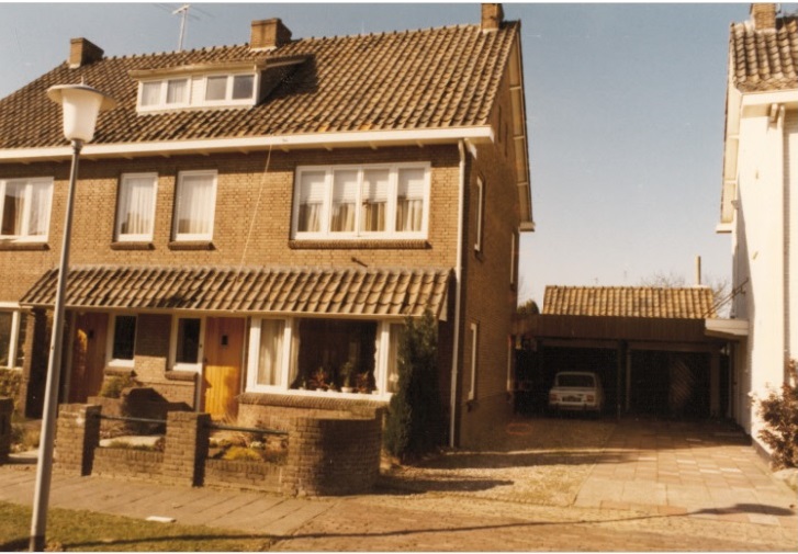 Kamerlingh Onneslaan 25-27 woningen 1977.jpg