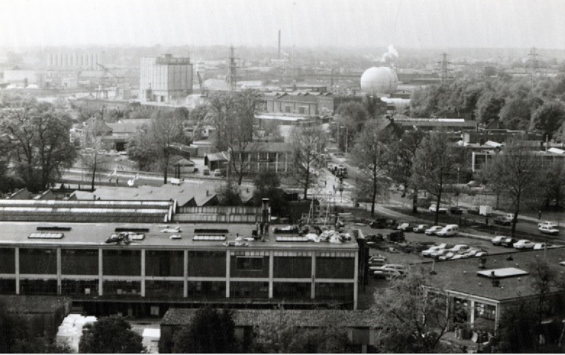 Parkweg 110 Op voorgrond Kooy, in het midden Kanaalstraat en havengebied 1977.jpg