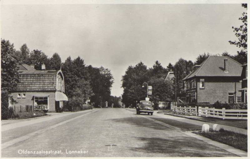 Oldenzaalsestraat 687-689 links Lonneker.jpg