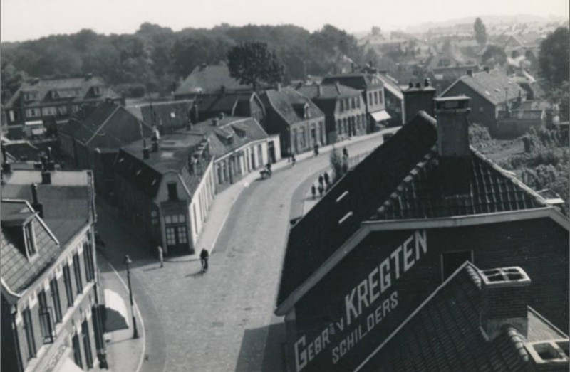 Veenstraat 94  Gebr. van Kregten schilders. links 103 Gronausedwarsstraat uitzicht vanaf noodziekenhuis 1943.jpg