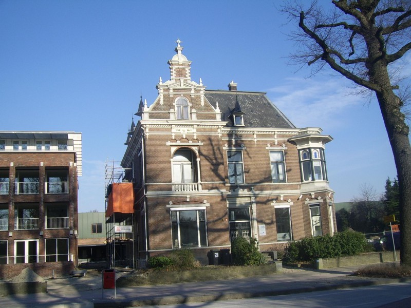 Hengelosestraat 98 stadsvilla is gebouwd in 1896 in opdracht van de textielfabrikant W.H. van Heek 6-12-2012.jpg