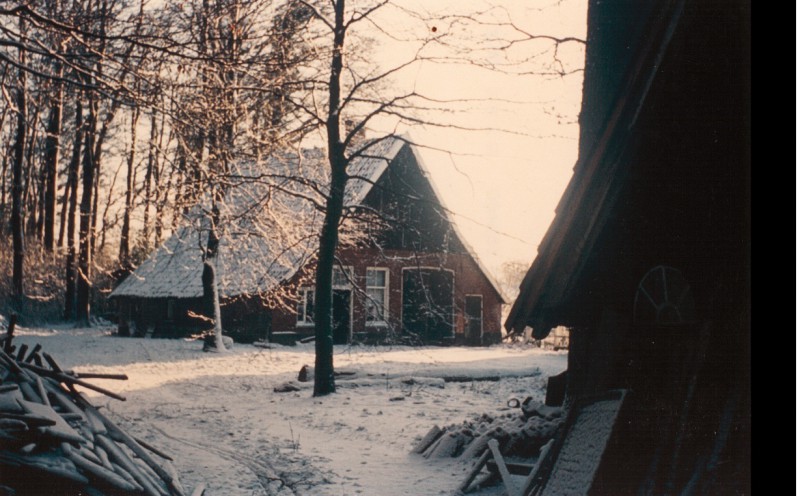 Veenstraat 600 later Heutinkstraat 600 Zicht op Wönnerswoning, van familie Kromhof, in de sneeuw. 1965.jpg