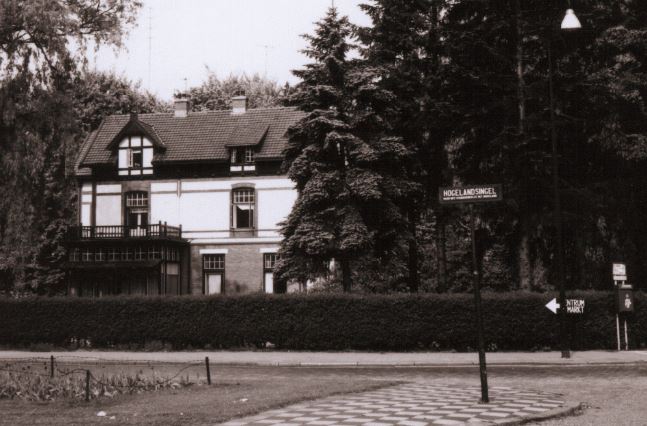 Gronausestraat 140 hoek Hogelandsingel villa inmiddels gesloopt ivm aanleg Boulevard 1945. foto 1951.JPG