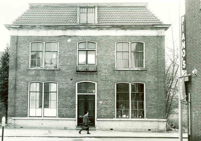 Gronausestraat 48 later De Klomp 220 herenhuis familie Ter Kuile pand april 1982.jpg