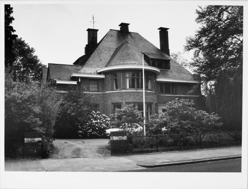 Marthalaan 12 Herenhuis gebouwd in Engelse landhuisstijl in de traditie van de Engelse architecten Voysey en Lutyens. rijksmonument.jpg