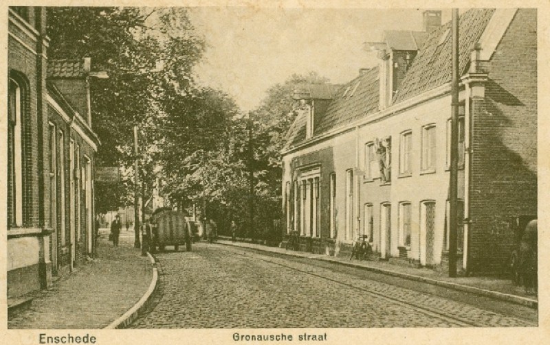 Gronausestraat 39 vroeger Gronauschestraat tramrail.jpg