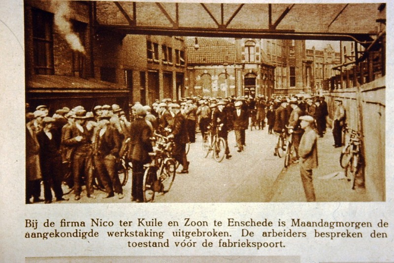 Lage Bothofstraat 5 en 34 loopbrug Nico ter Kuile werkstaking 1931.JPG