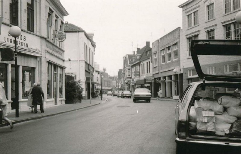 Oldenzaalsestraat 12-16 Sipkes uurwerken.jpg