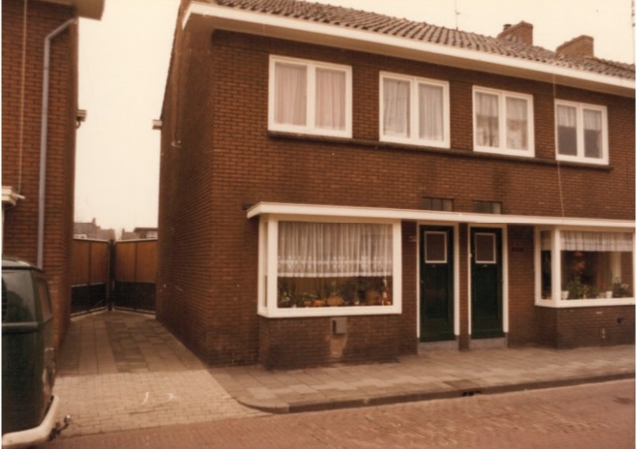 Burgemeester Jacobsstraat 40a woningen 1977.jpg