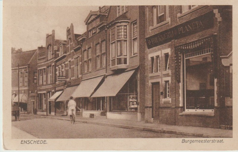 Burgemeesterstraat 15-17 vanaf Noorderhagen  1921.jpeg