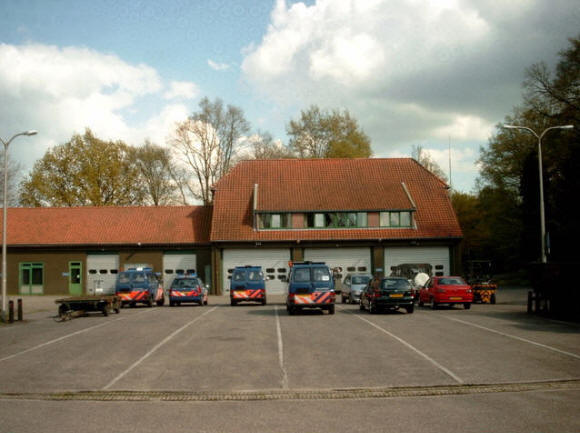 Vliegveld Twente Zuidkamp Koninklijke Marechaussee Brigade Enschede afdeling MTV werkgebouw.jpg