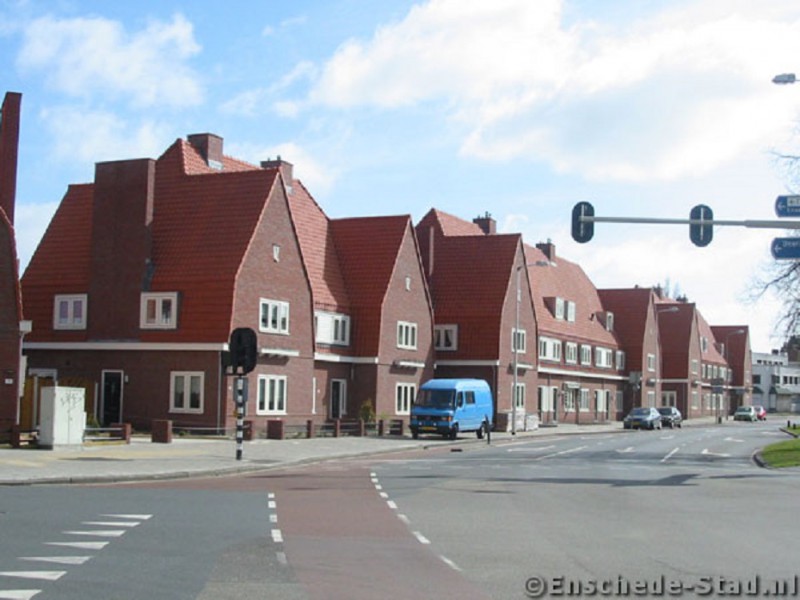 Lasondersingel 1-17  De Wachters van Roombeek.jpg