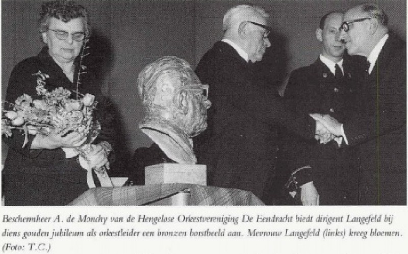 C.J. Langefeld, dirigent krijgt borstbeeld.jpg