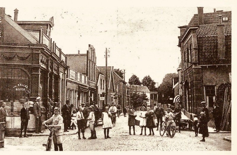 Lipperkerkstraat 42 links winkel Seinhorst later B.W. Lans koloniale waren 1925.jpg