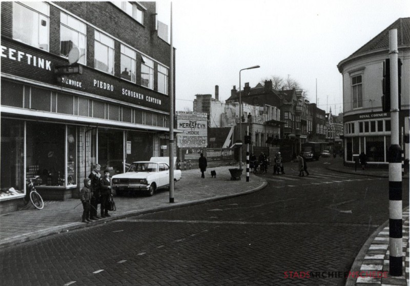 Hengelosestraat 30A Sporthuis Leeftink 30B Piedro schoenen Stationsplein 1970.jpeg