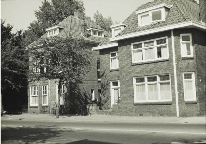 Ripperdastraat 4-6 Voorzijde panden voor de afbraak 8-9-1971.jpg