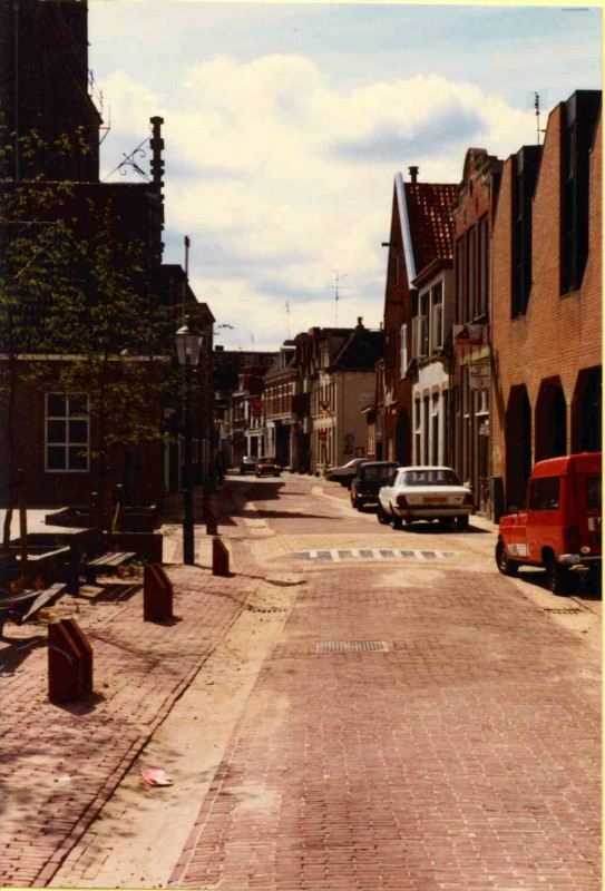 Walstraat 35 T.h.v. Jacobusgang richting van Loenshof met Vestzaktheater.jpg