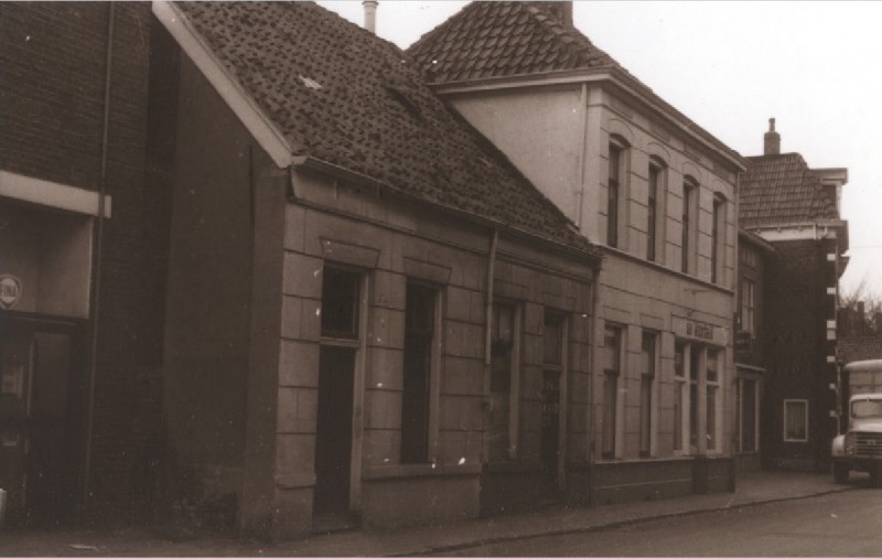 Veenstraat 8 vroeger pand slagerij Abr. Serphos 1967.jpg