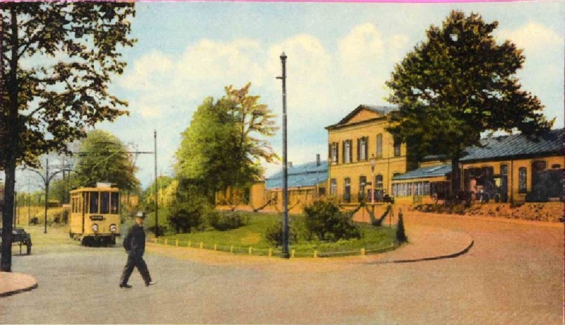Stationsweg Zicht op Station SS Staatsspoor. tram. 1924.jpg