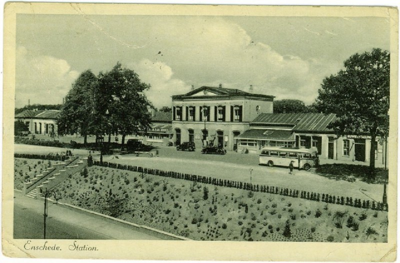 Stationsweg Parkweg oude station met trapje  1941.jpg