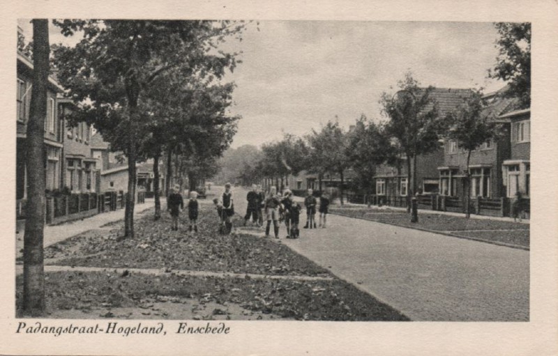 Padangstraat 51-55 rechts Hogeland 1950.jpg