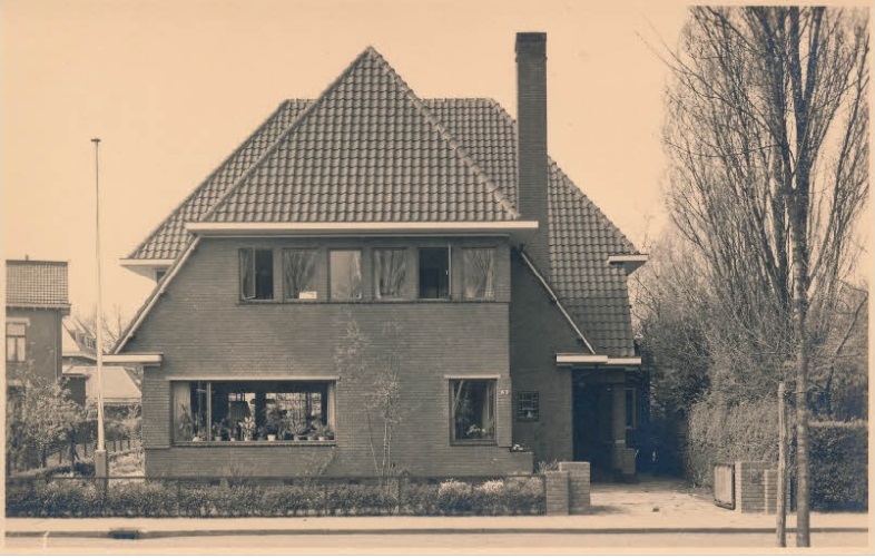 Laaressingel 2b woonhuis van de familie van der Loeff (van uitgeverij drukkerij Firma Van der Loeff). 1940.jpg