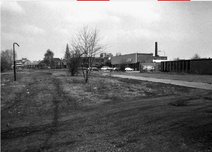 Zuiderspoorstraat 13 Rechts bedrijfspanden, o.a. firma Loth. Toekomstig tracé zuidelijke invalsweg Zuiderval..jpg