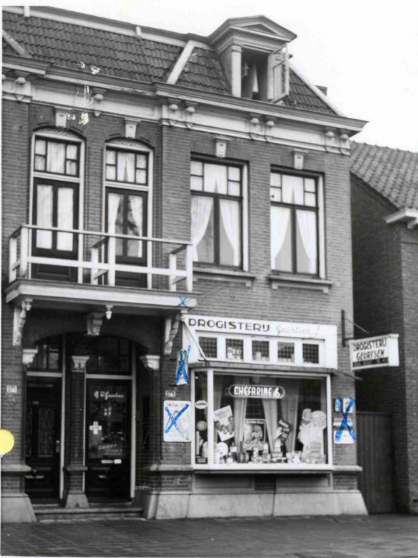 Haaksbergerstraat 271 - 273. Nu nrs 315-317 Drogisterij Geurtsen 1959..jpg