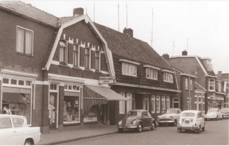 Zwedeweg 30 woningen en winkels, met o.a. banketbakkerij HUCO 1967.jpg