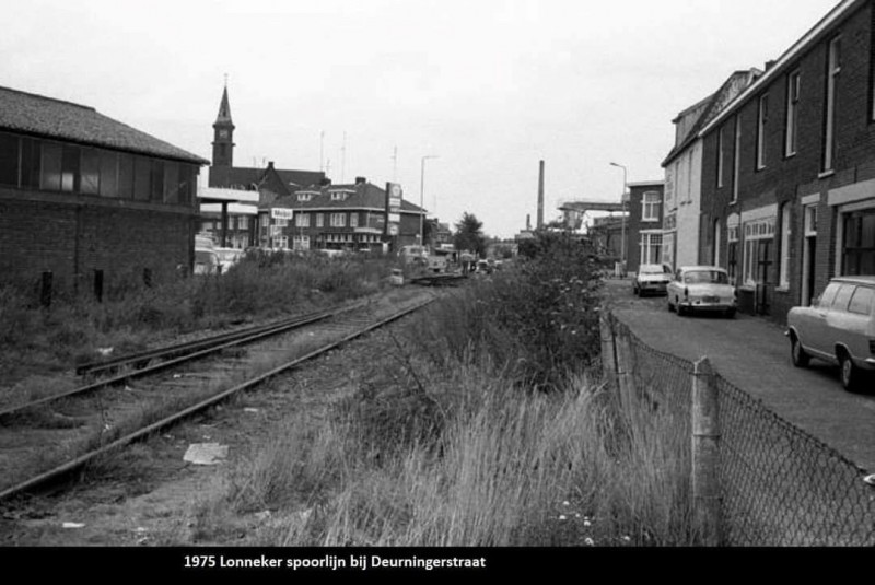 Deurningerstraat 72-74 vanaf Kottendijk spoorlijn naar Lonneker.jpg