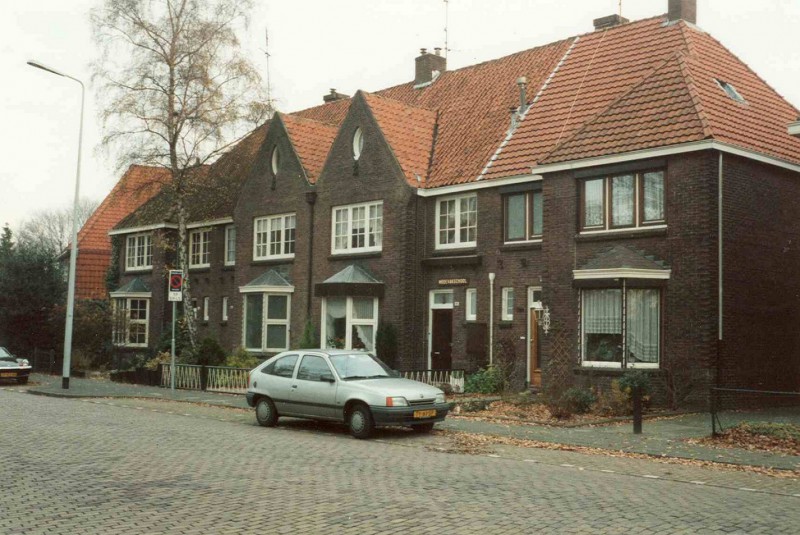 Goolkatenweg 184-190 Uilenhuisjes dec. 1991.jpg