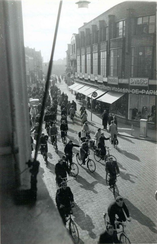 Kalanderstraat 2-4 Magasin de Paris.jpg