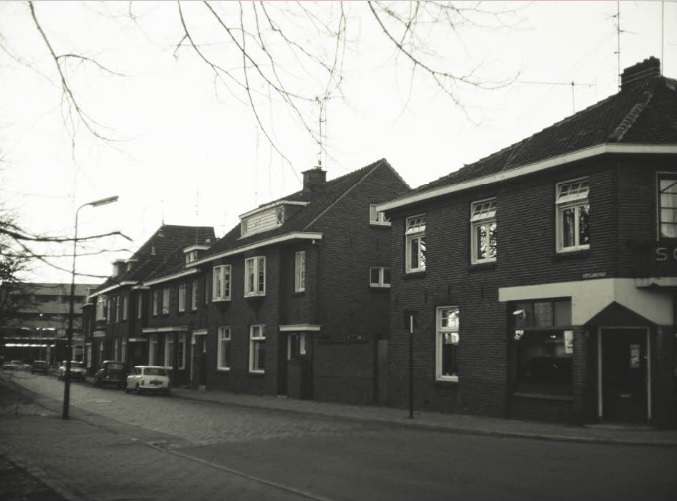 Kortelandstraat 2-10 Woningen gezien vanuit de Veenstraat 20-10-1971.jpg