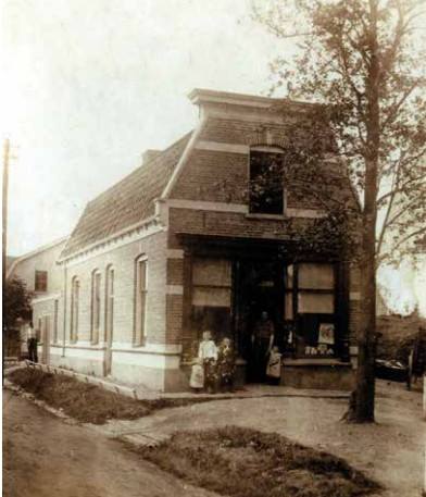 Deurningerstraat 226 hoek Mekkelholtsweg  bakkerij Masseling voor de brand in 1906.jpg