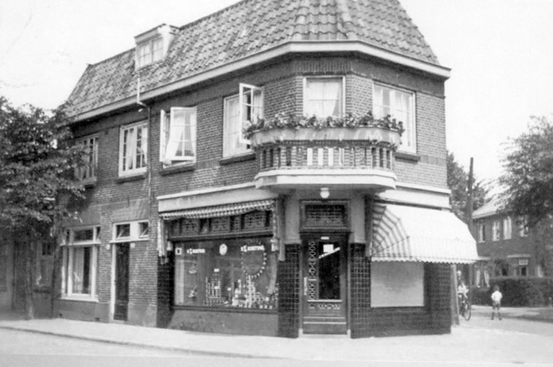 Deurningerstraat 226 hoek Mekkelholtsweg bakkerij Masseling.jpg