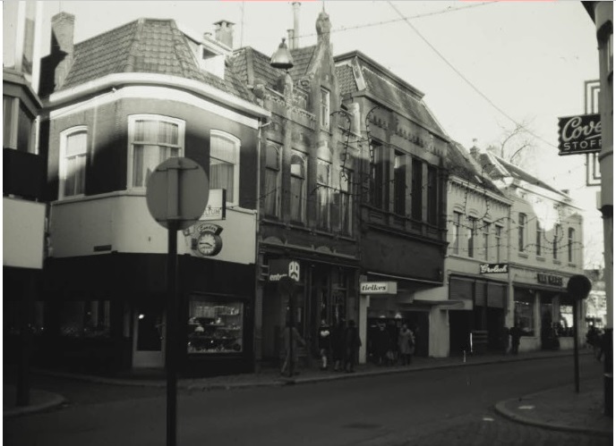 Marktstraat 8 winkels 20-10-1971.jpg
