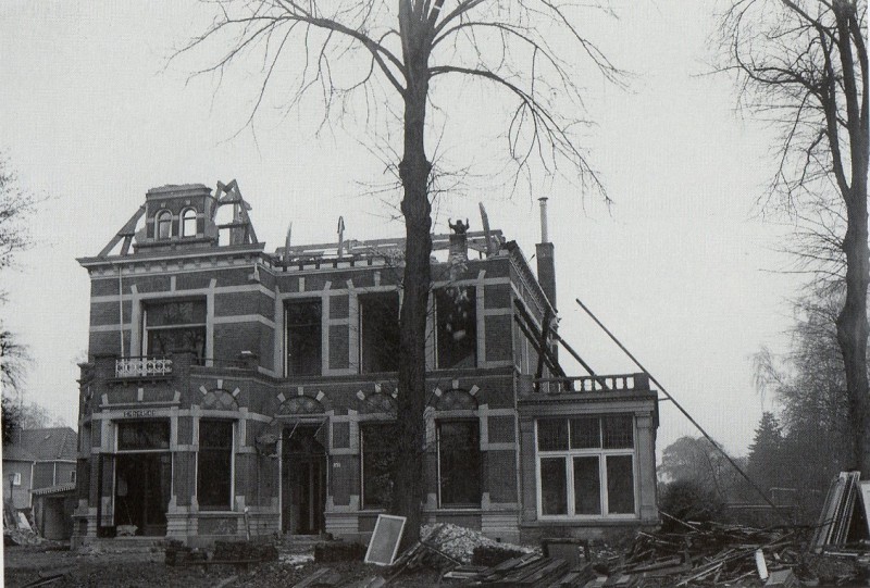 Gronausestraat 127 hoek Marthalaan  Sloop villa Merelhof 1967.jpg