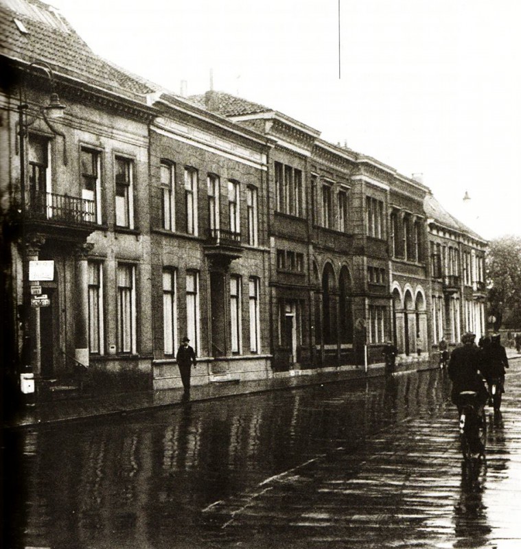 Langestraat 49 met o.m.  Twentsche Schouwburg 1943.jpg