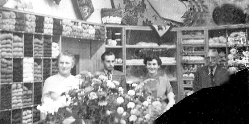 Deurningerstraat 40-42 Fa. E. Meijer Winkel handwerken babyartikelen opening winkel 1951.jpg
