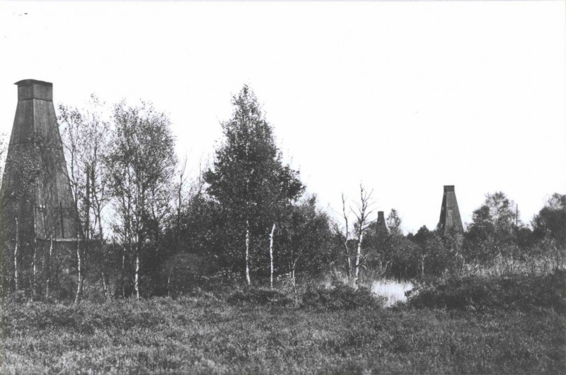 Boekelo 1938 Zicht op boortorentjes v.d. zoutindustrie Boekelo..jpg