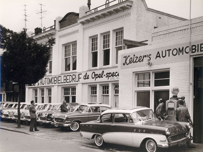 Blekerstraat 67-69 Keizer's Automobielbedrijf later pand Hans Kolenaar.jpg