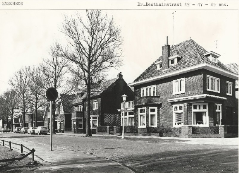Dr. Benthemstraat 45-47-49 Richting Deurningerstraat met rechts de H.B. Blijdensteinlaan 2-4-1980.jpg