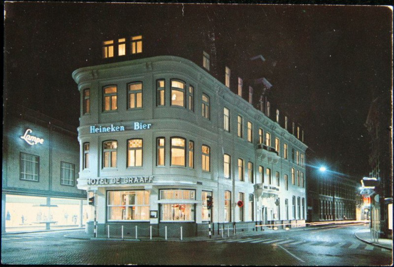 Haaksbergerstraat 1 Hotel De graaff bij avond.jpg