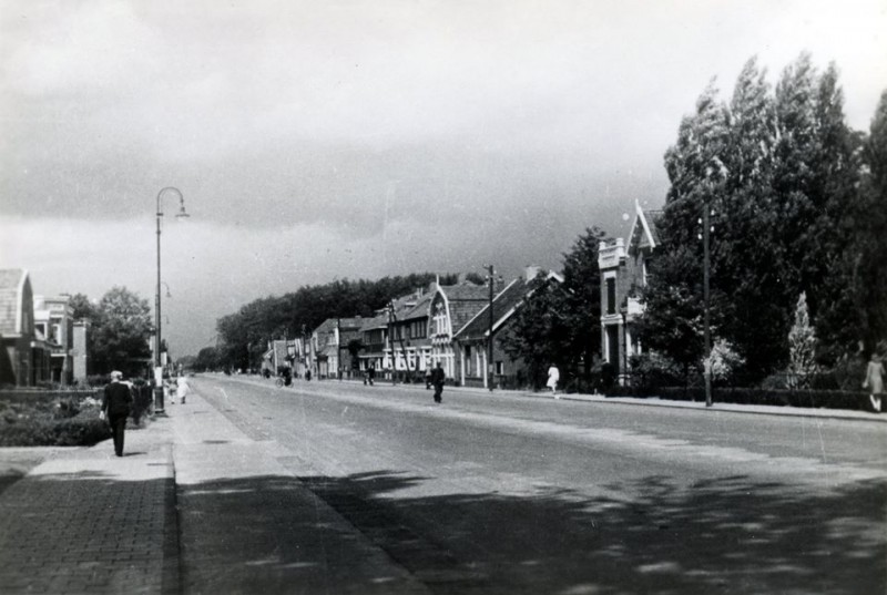 Hengelosestraat 244 ter hoogte van pand met zonnewijzer jaren 50.jpg