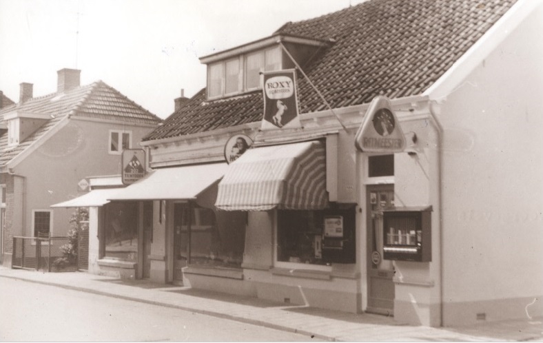 Lipperkerkstraat 331-333 W.G. ter Mors tenten en sigarenwinkel Spek 1967.jpg