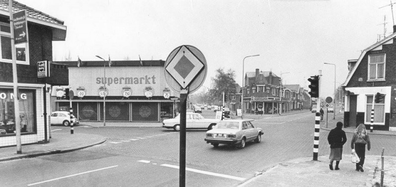 Deurningerstraat 213 hoek Walhostraat 2 en Drienerweg Supermarkt Nieuwe Weme.jpg