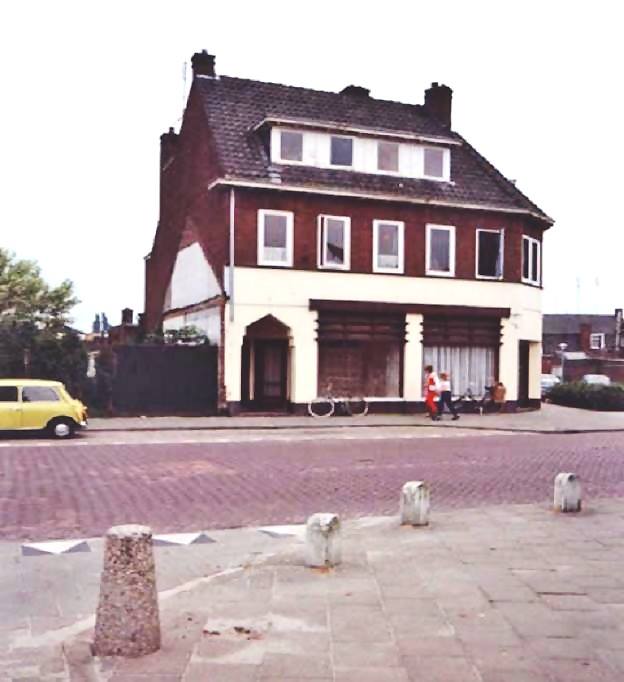 Roomweg 74 hoek Tollenstraat 1984.jpg