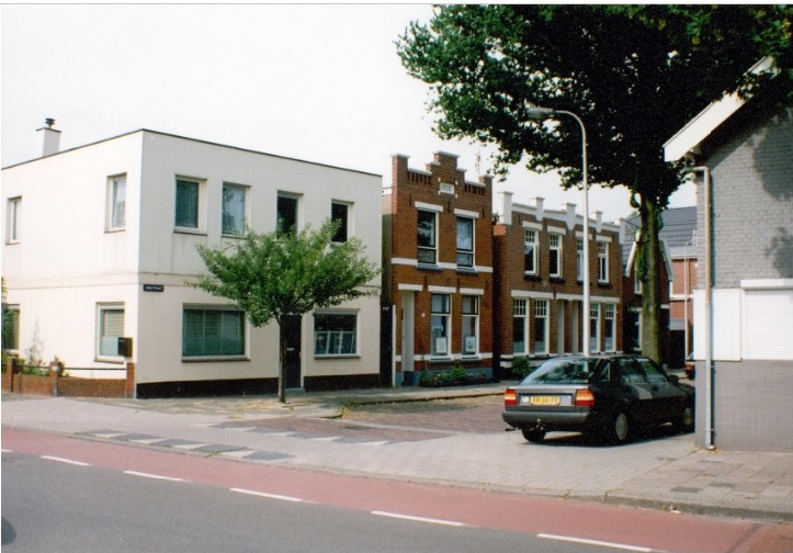 Javastraat 48-50 in de richting van de Kuipersdijk 1993.jpg